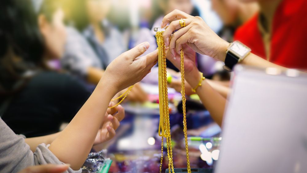 Mua vàng 18K ở đâu uy tín?