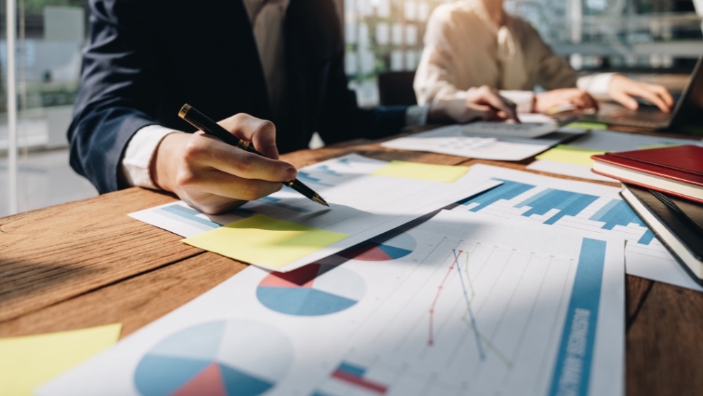 Ví dụ thực tế: ROS trong ngành bán lẻ và công nghệ