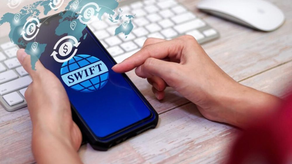 Thời gian và chi phí chuyển tiền bằng điện SWIFT
